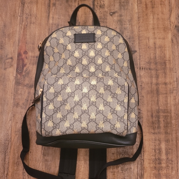 GUCCI small GG Supreme Bees Backpack - Picture 1 of 12